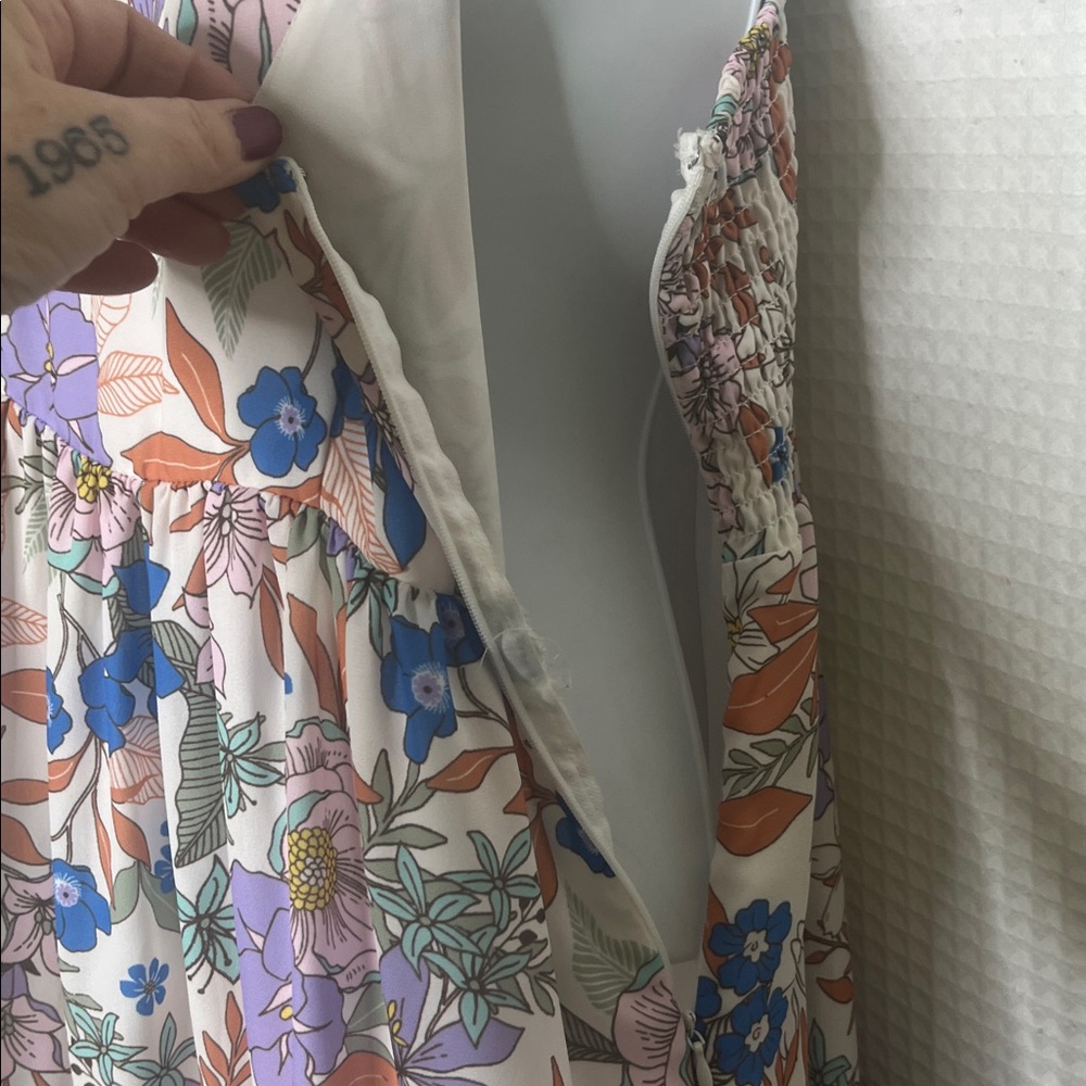 White Tiered Floral Print Maxi Dress Adjustable Spaghetti Straps Size Large - Picture 8 of 13
